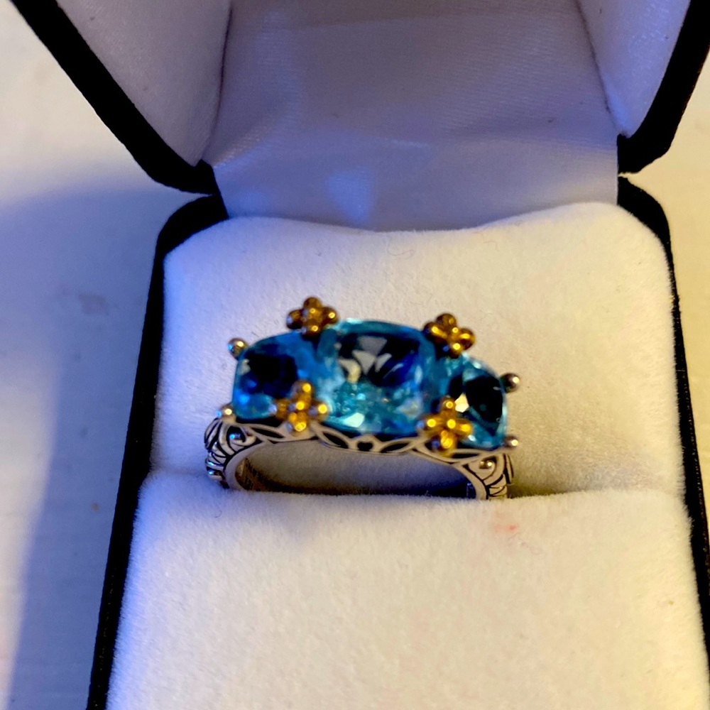 Ss ring blue topaz cz or gemstone ? Intricate carving in design